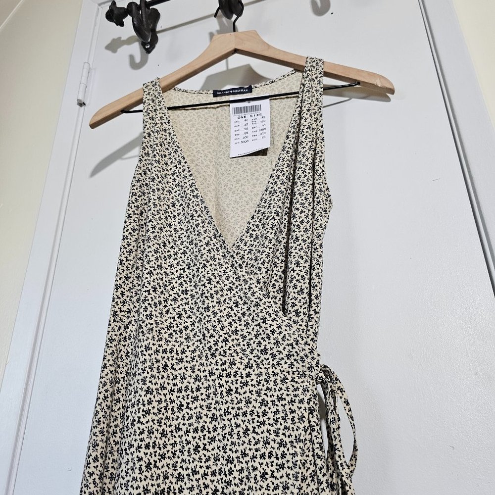 🏷️NWT Brandy Melville Floral Wrap Sleeveless Midi Dress In Beige/Black - OS - Picture 5 of 10